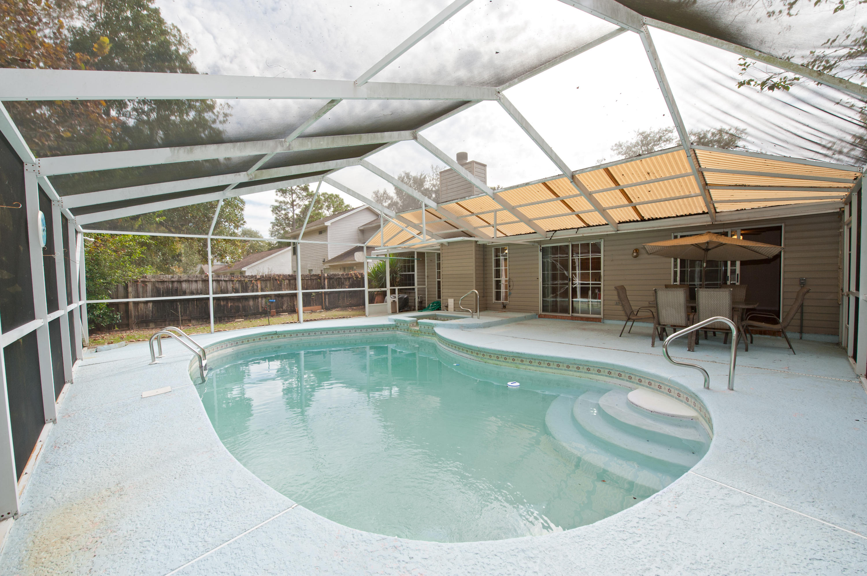 VALPARAISO PINECREST 6 - Residential