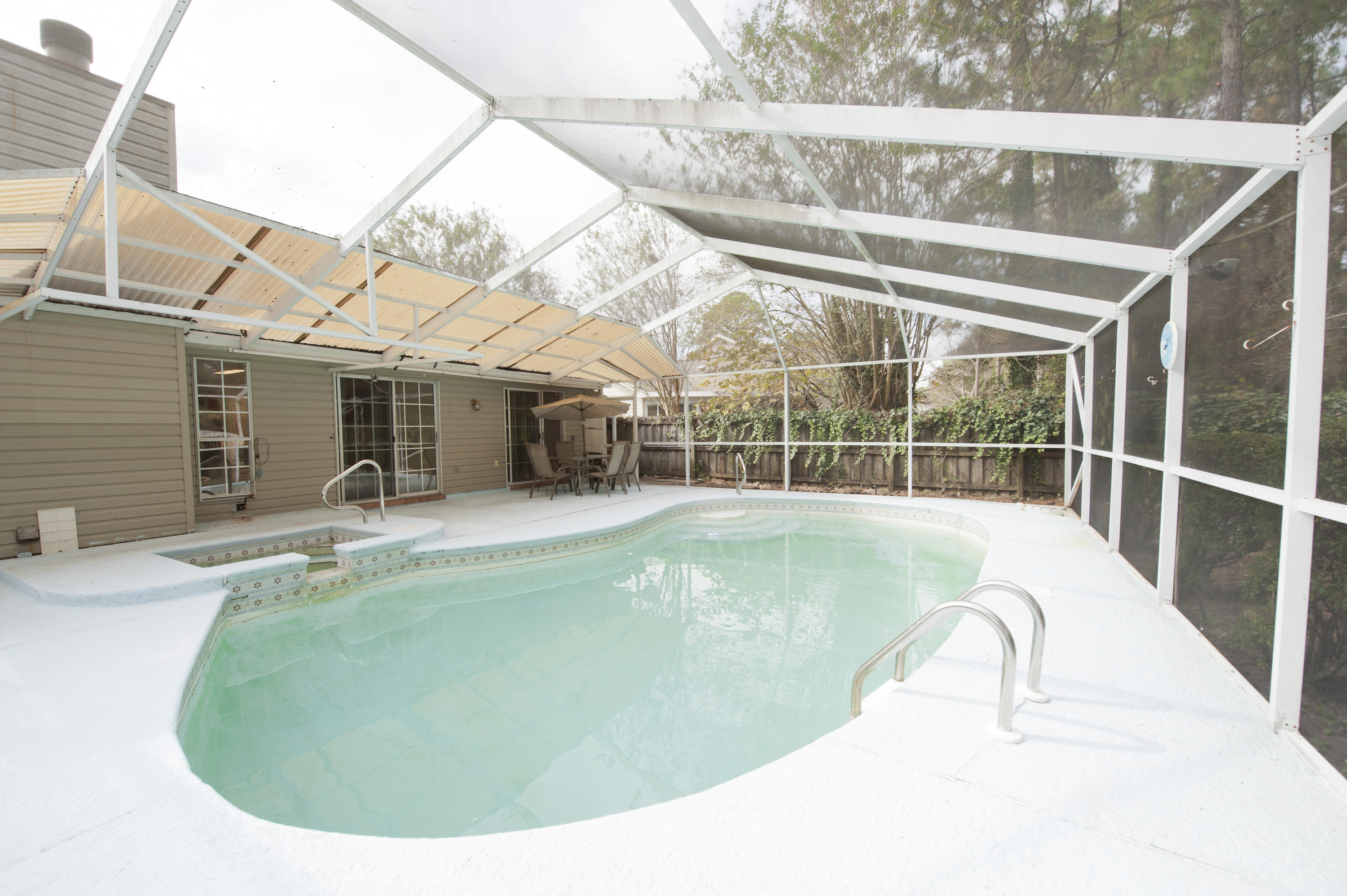 VALPARAISO PINECREST 6 - Residential