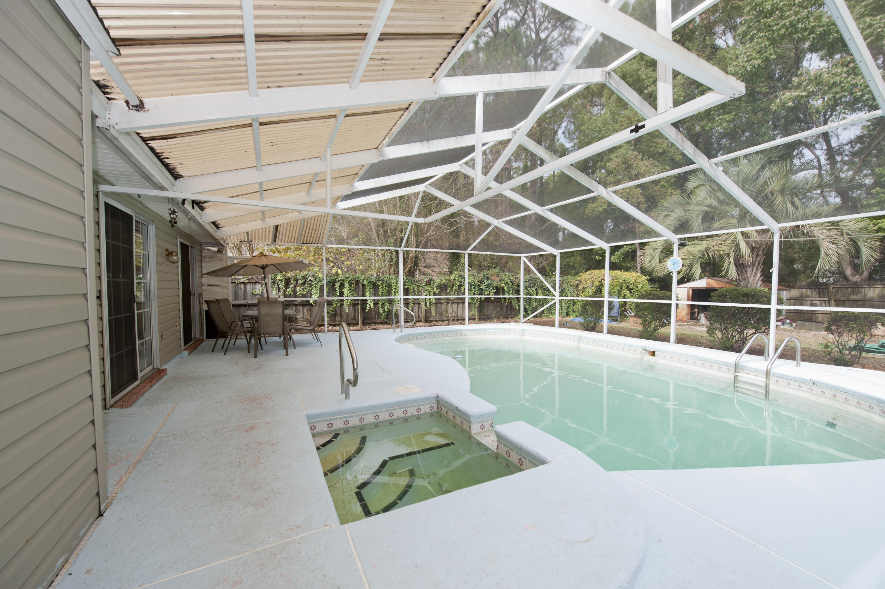 VALPARAISO PINECREST 6 - Residential