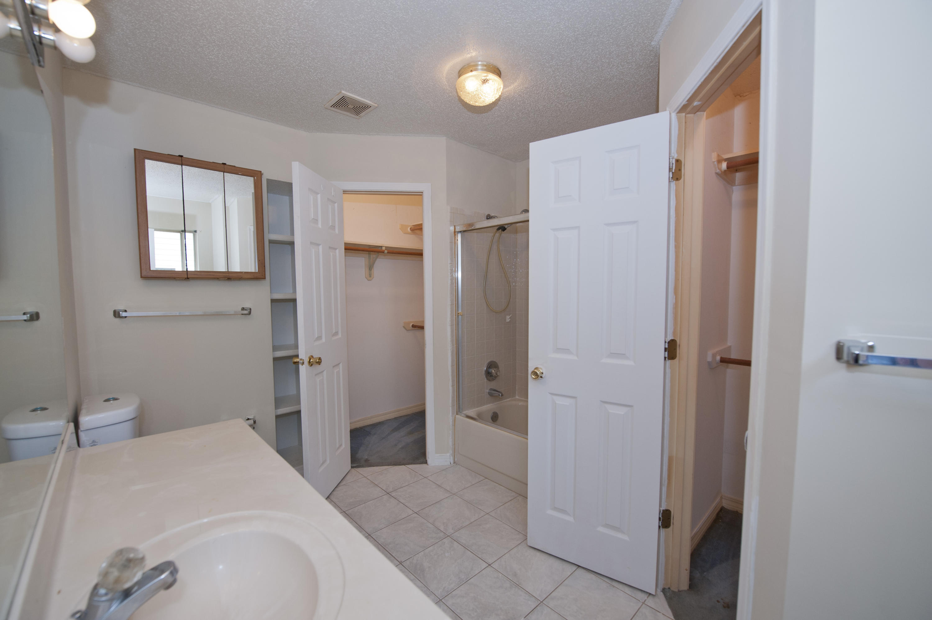 VALPARAISO PINECREST 6 - Residential