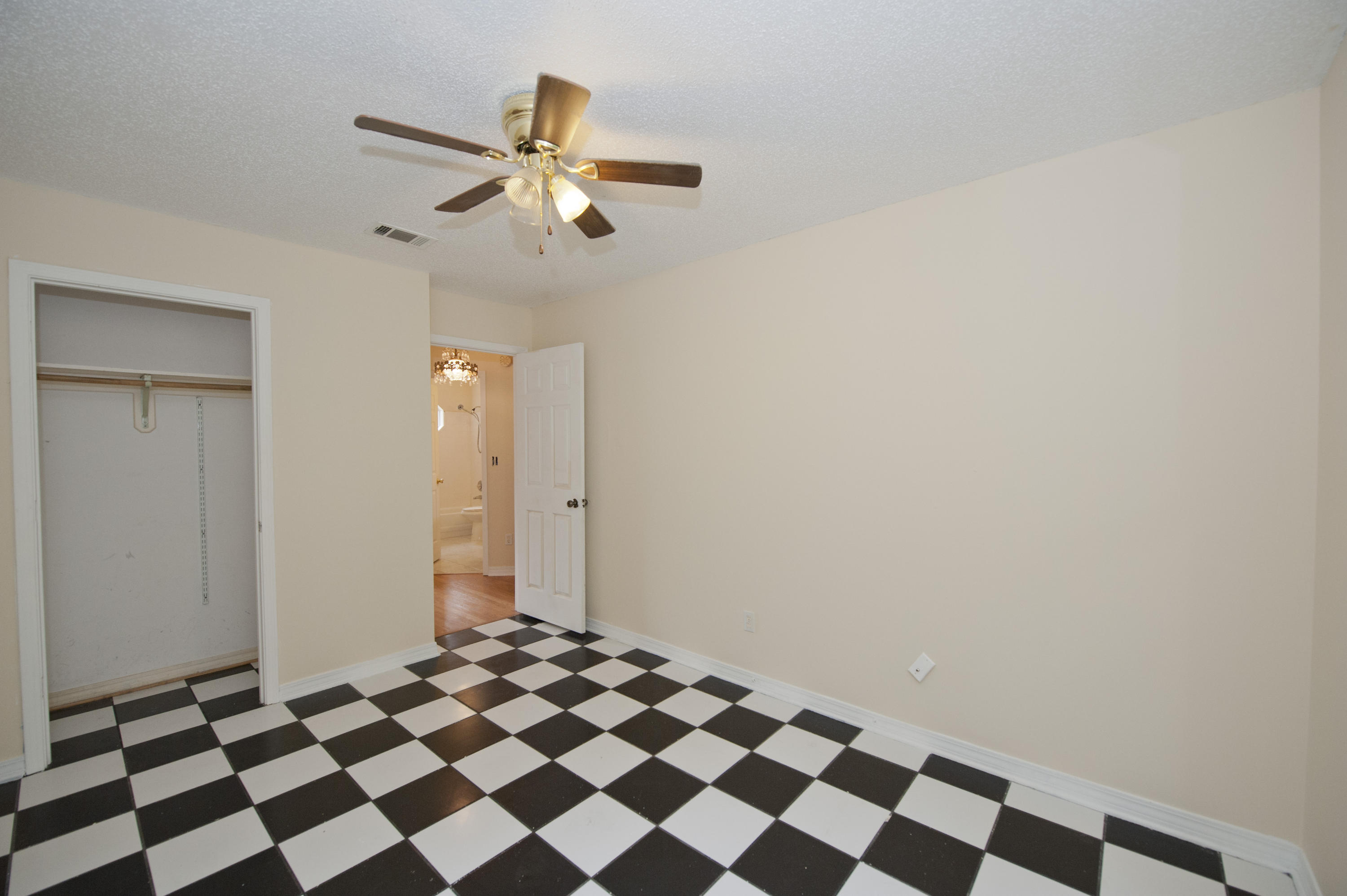 VALPARAISO PINECREST 6 - Residential