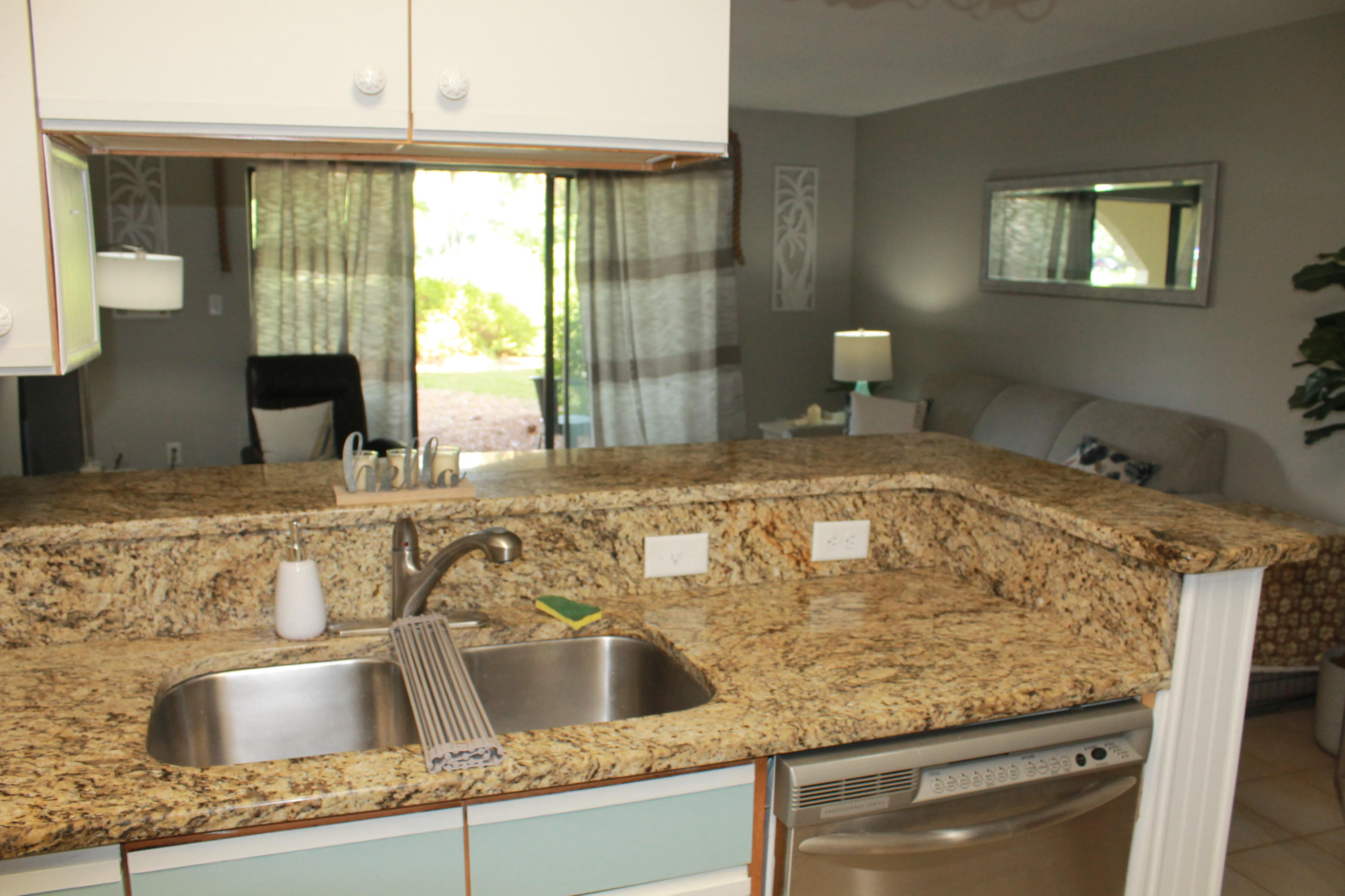 LAKESIDE CONDO AT BLUEWATER BAY - Residential