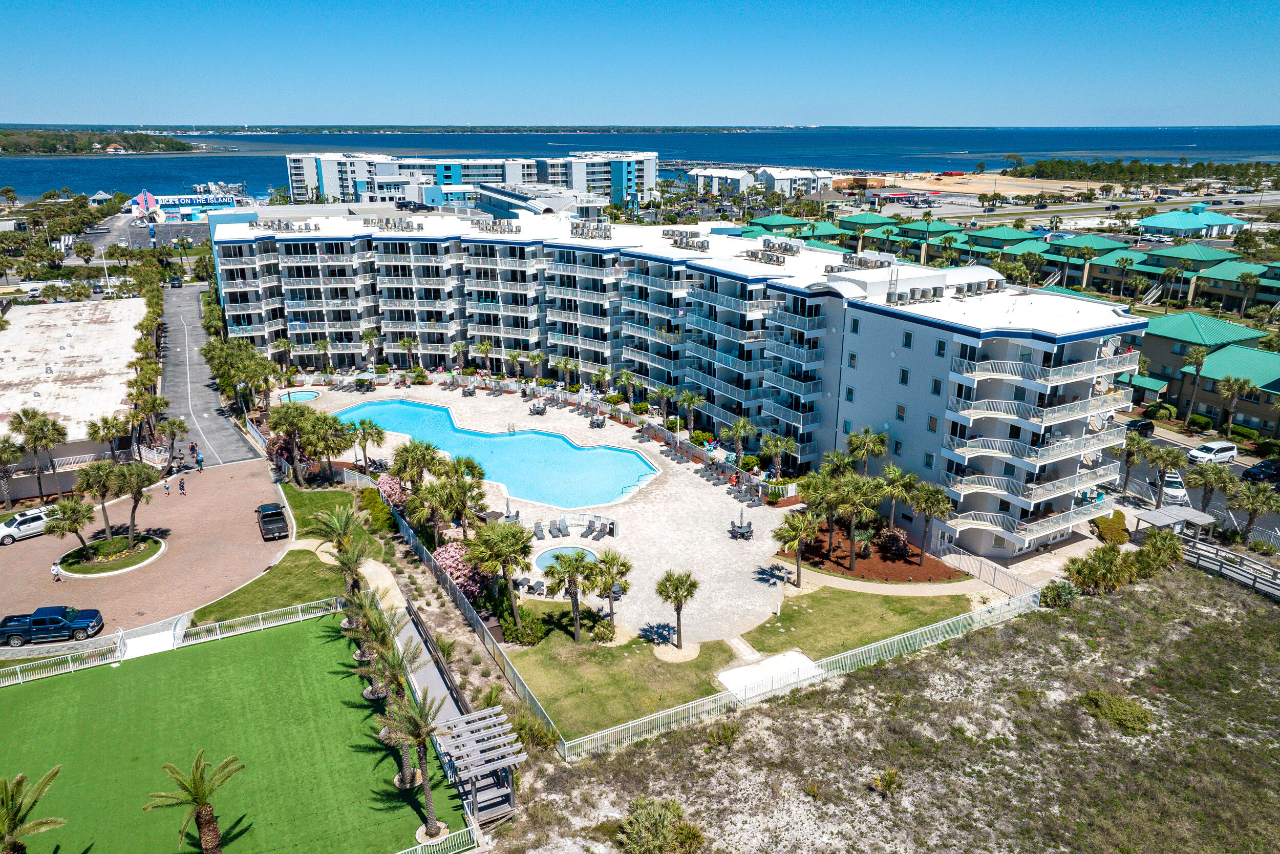 DESTIN WEST GULFSIDE VILLAS - Residential