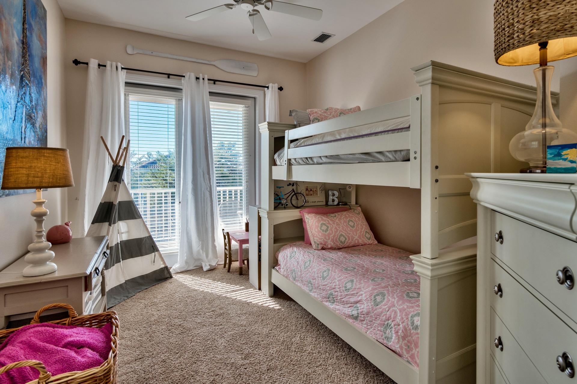 VILLAGE OF WHITE CLIFFS THE - Residential