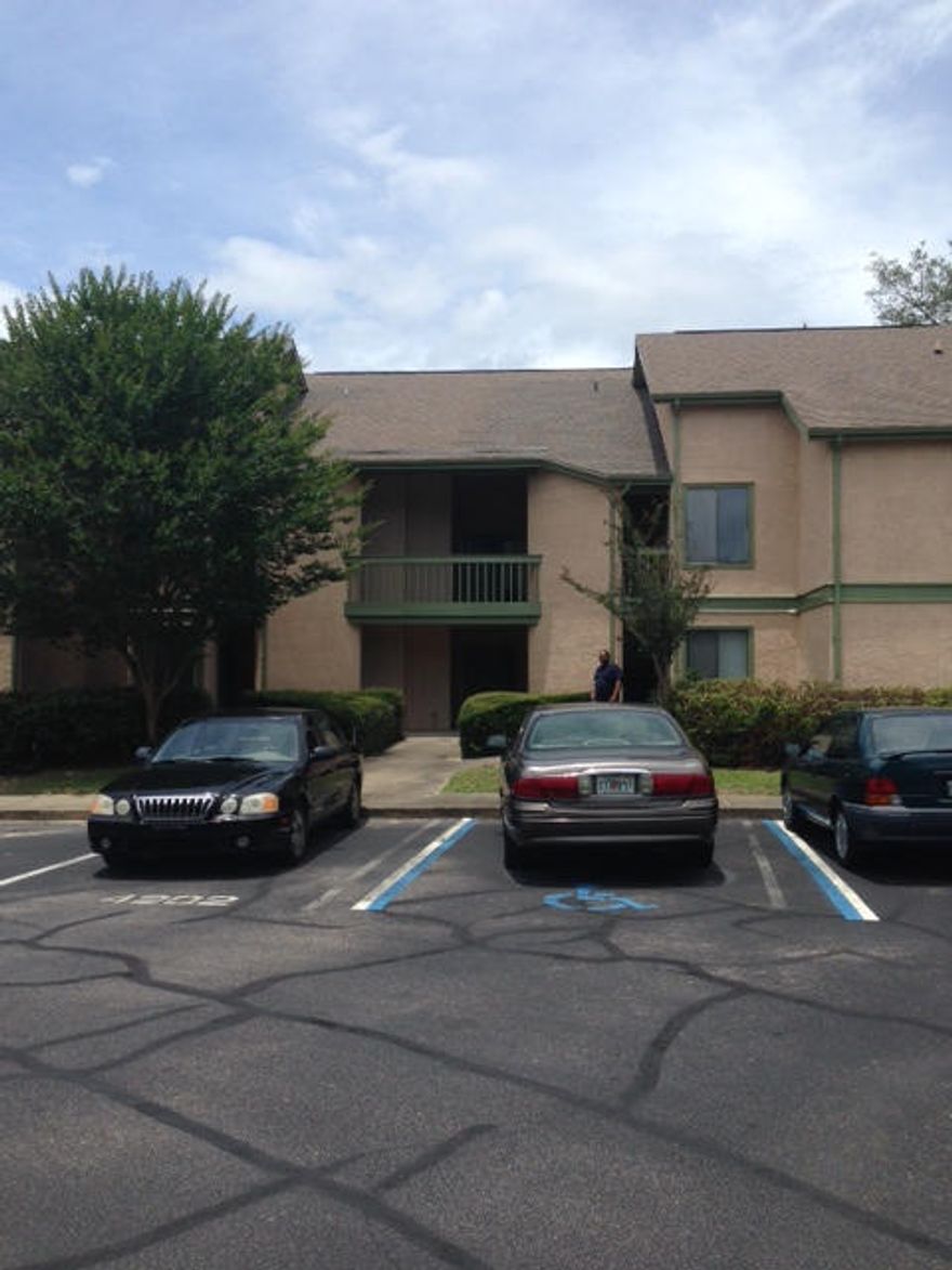 It's not often that a Garden Oaks unit becomes available. Unit #4202 has had the same owner since 1985 and has served only as their 2nd home to be near the marina. The unit has been well maintained over the years and is light and bright throughout. Sliding glass doors are in both the living room and master bedroom which open to a screened in patio with nearly 20 foot ceilings. Building #4 backs to a green belt so the patio is very private. Garden Oaks condo units are convenient to so much; Bluewater Bay- Golf, Tennis and Marina with restaurant and oyster bar (Lazy Jack Schooners- on Facebook). Garden Oaks is also minutes from Niceville proper and from the Mid-Bay Bridge and Destin. More pictures coming soon. Seller will consider offers with seller financing.