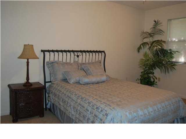 OAK TREE MANOR - Residential Lease