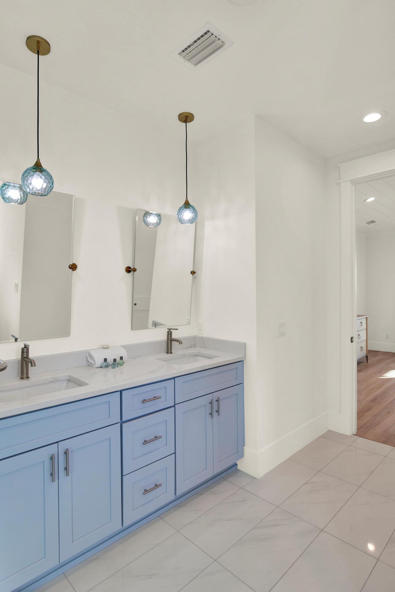 BAHAMA BEACH - Residential