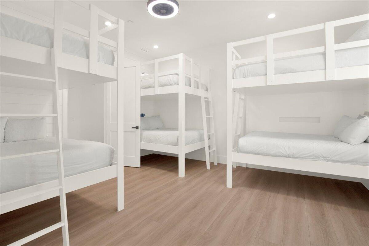 BAHAMA BEACH - Residential