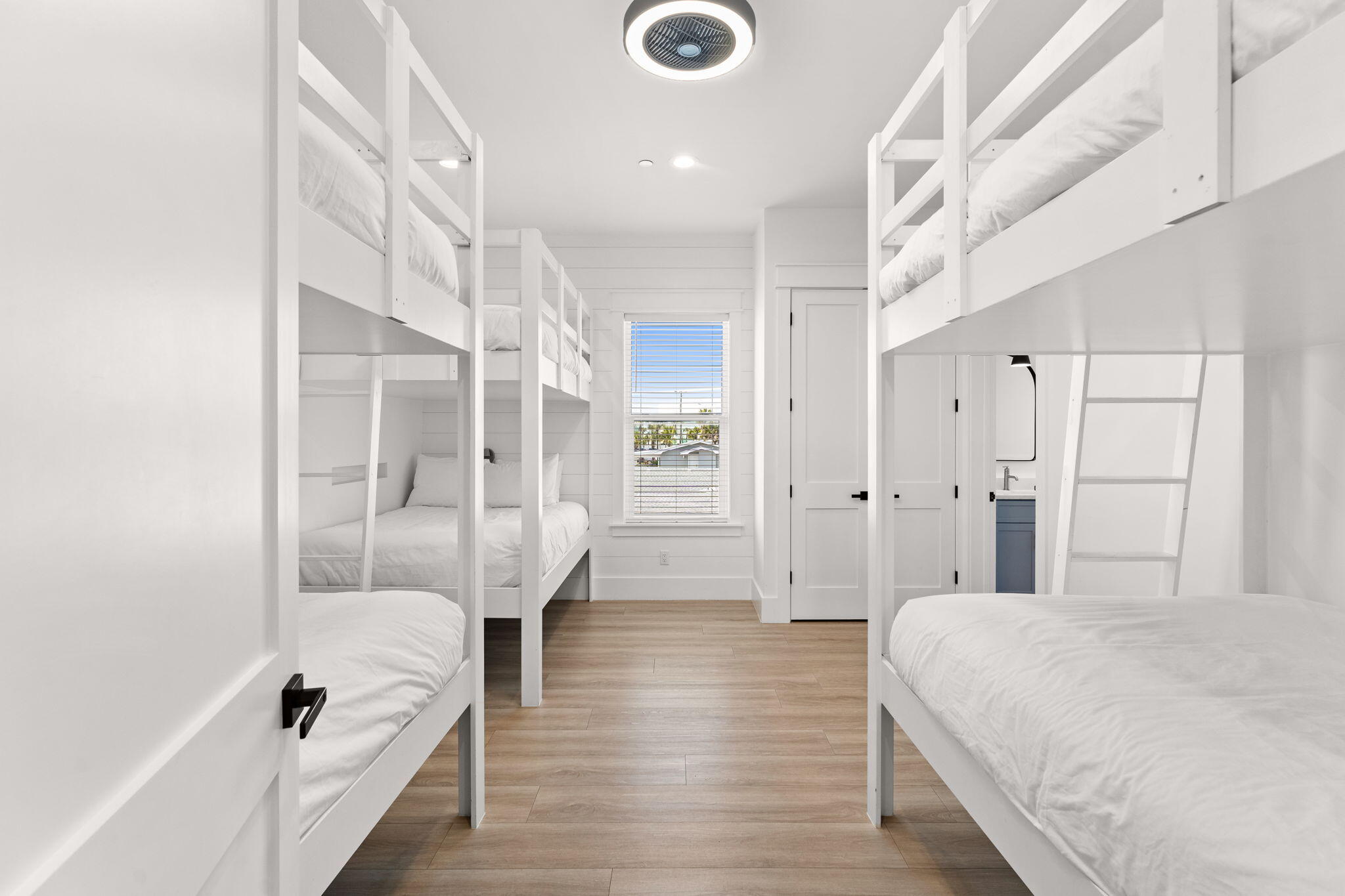 BAHAMA BEACH - Residential