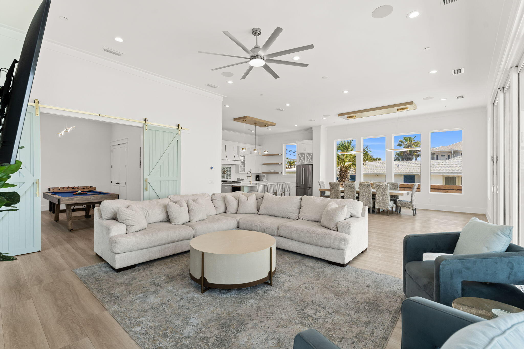 BAHAMA BEACH - Residential