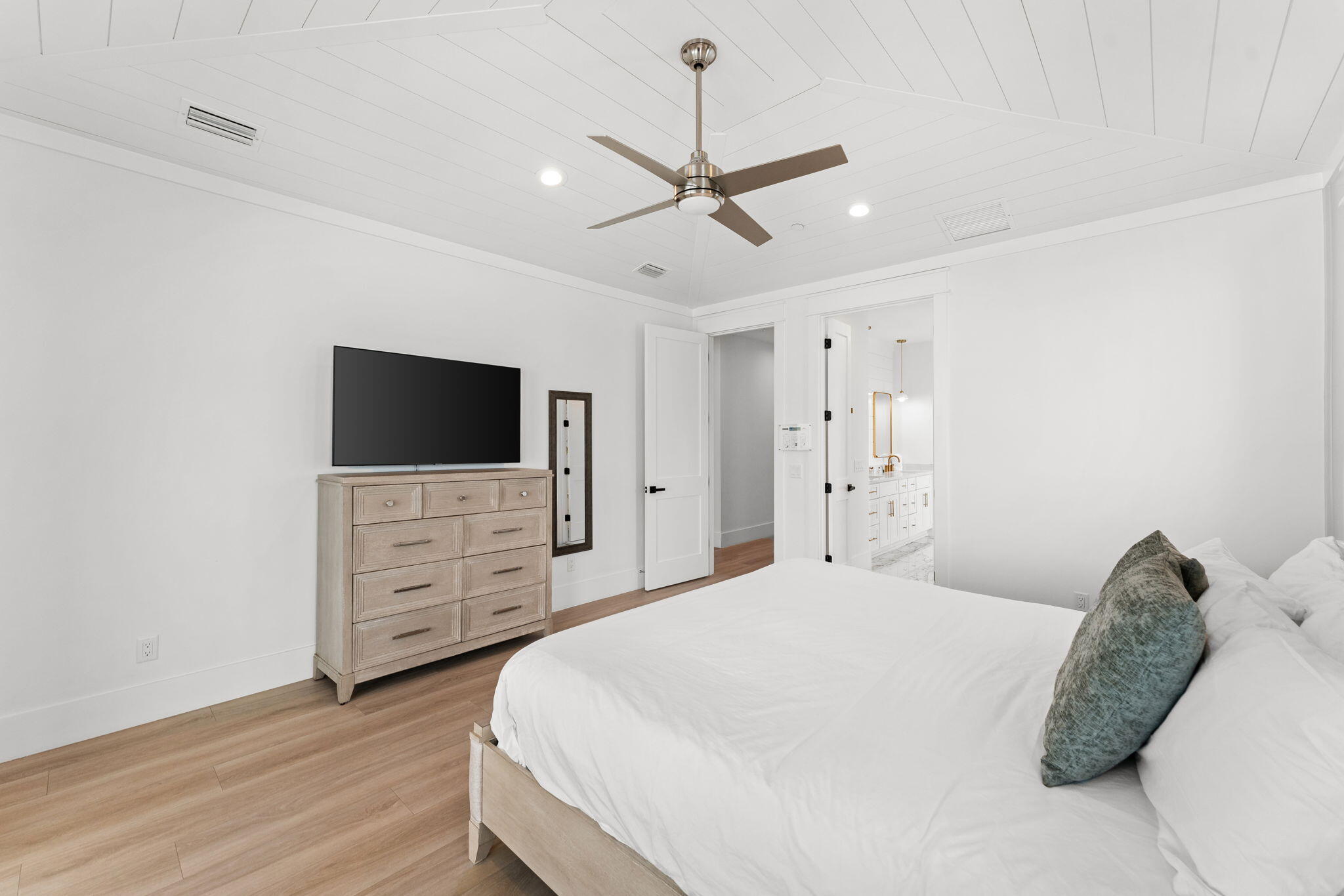 BAHAMA BEACH - Residential