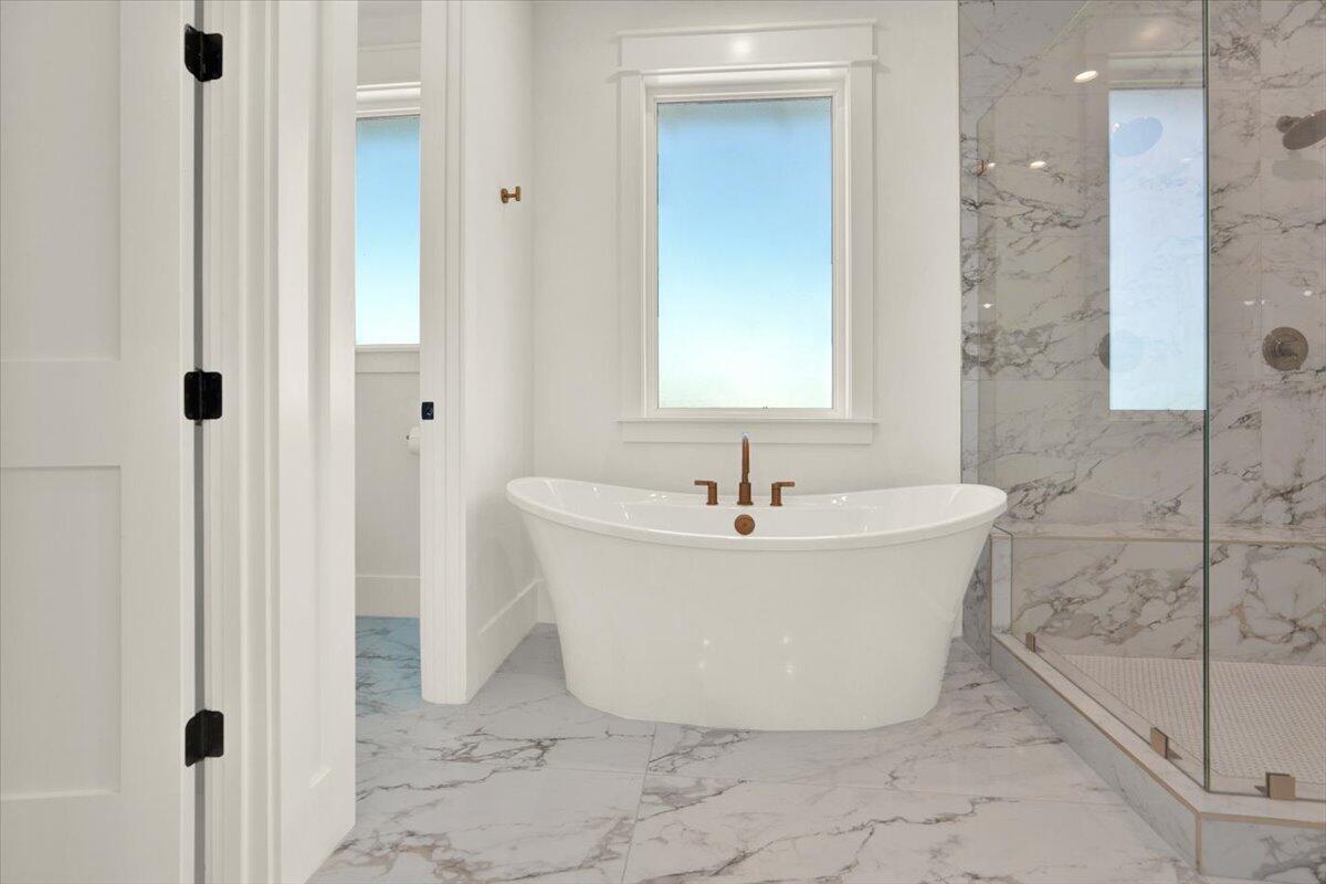 BAHAMA BEACH - Residential