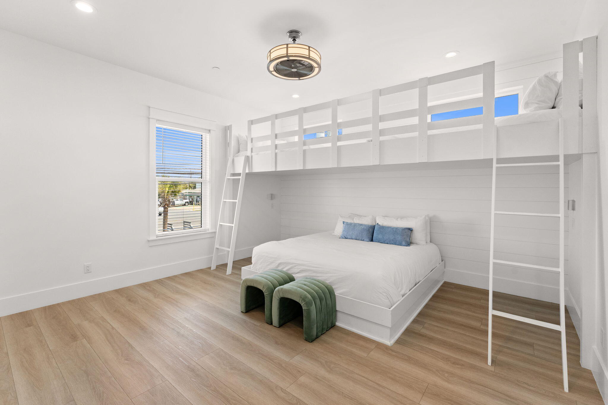 BAHAMA BEACH - Residential