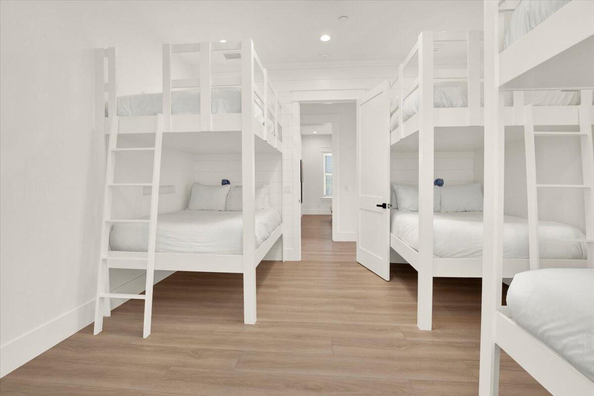 BAHAMA BEACH - Residential