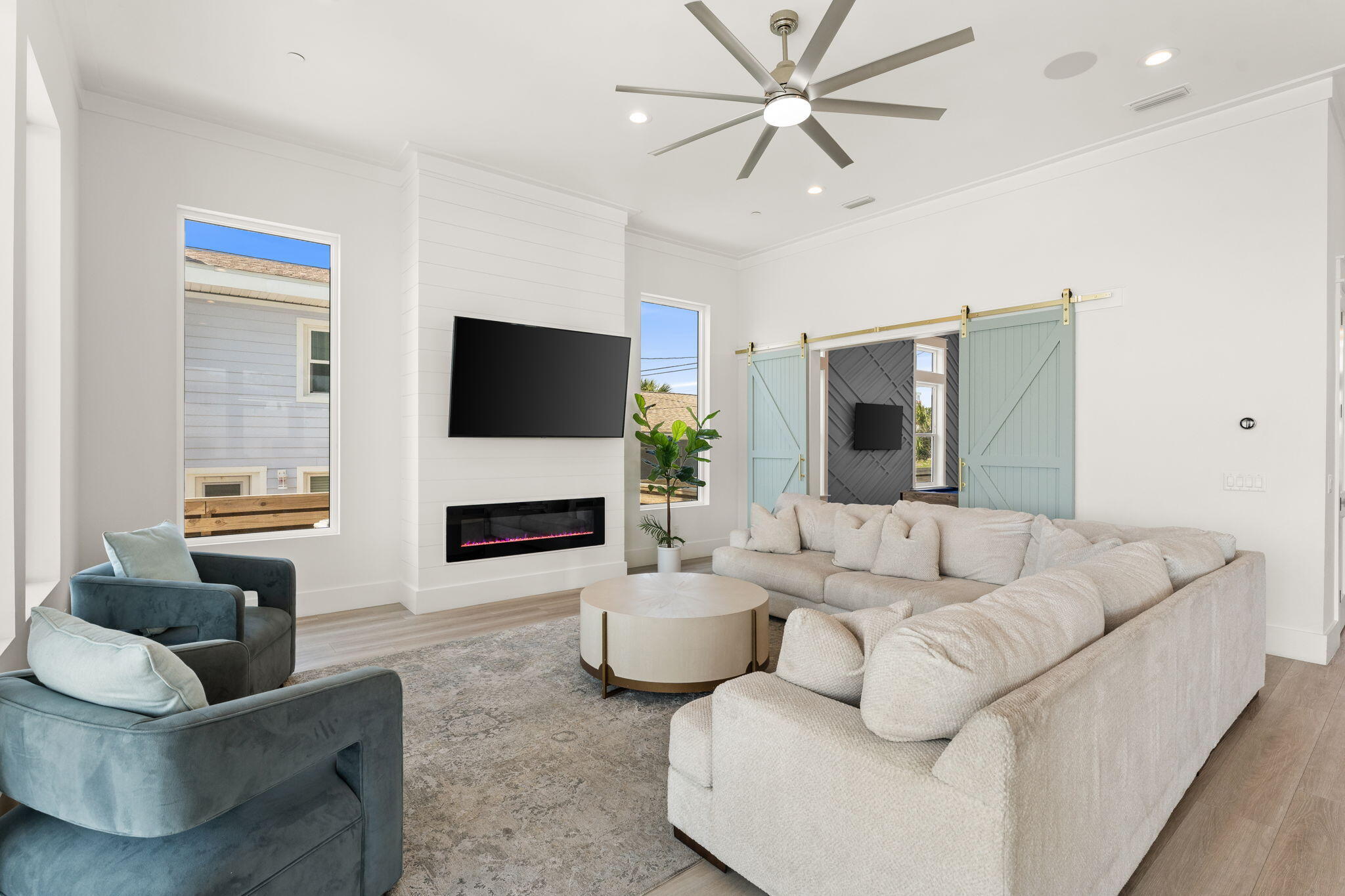 BAHAMA BEACH - Residential