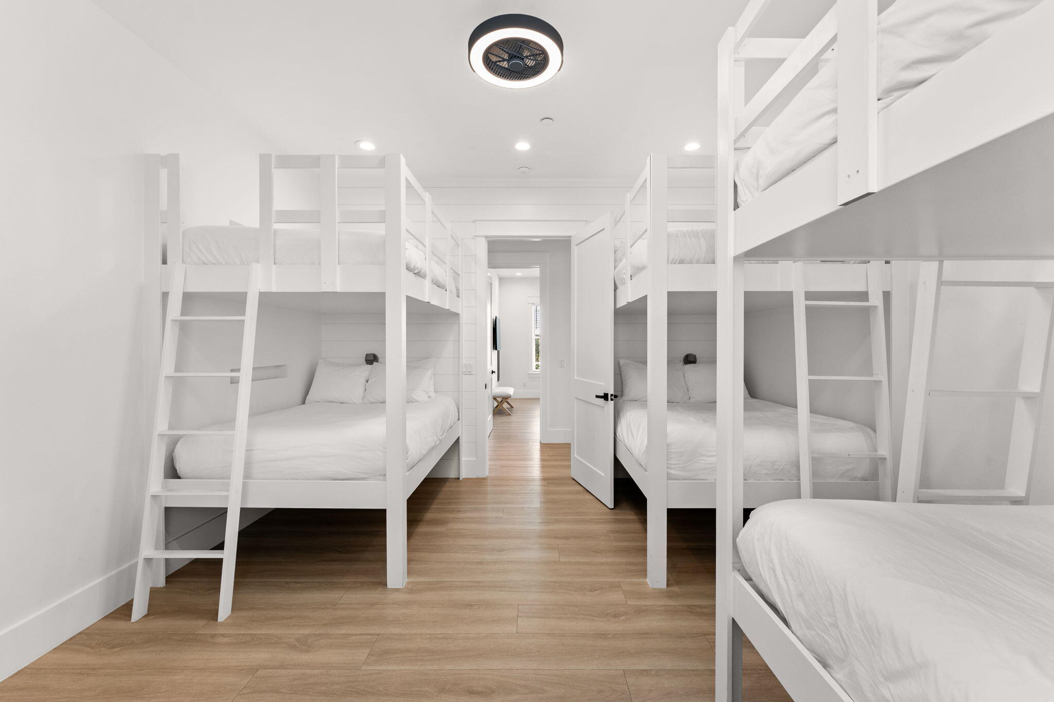 BAHAMA BEACH - Residential