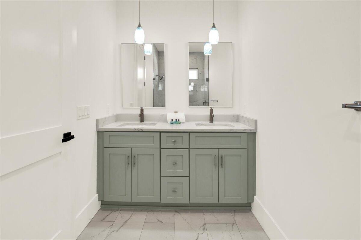 BAHAMA BEACH - Residential