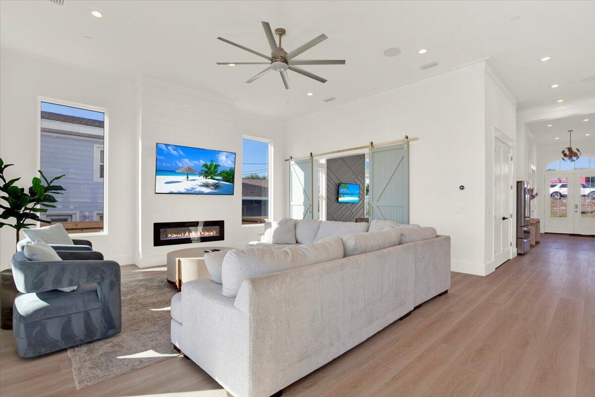 BAHAMA BEACH - Residential