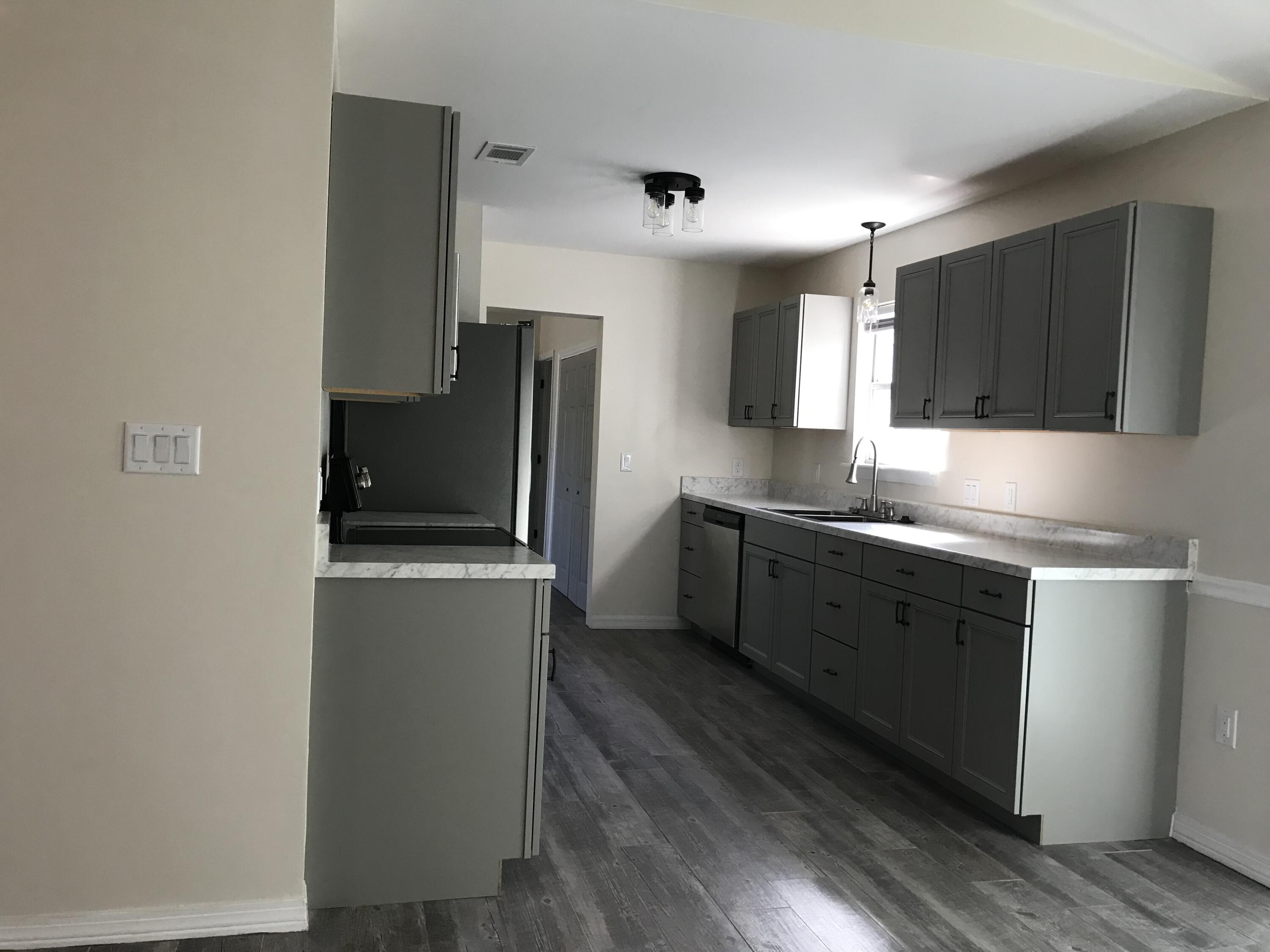 SHOAL TERRACE ESTATES - Residential Lease
