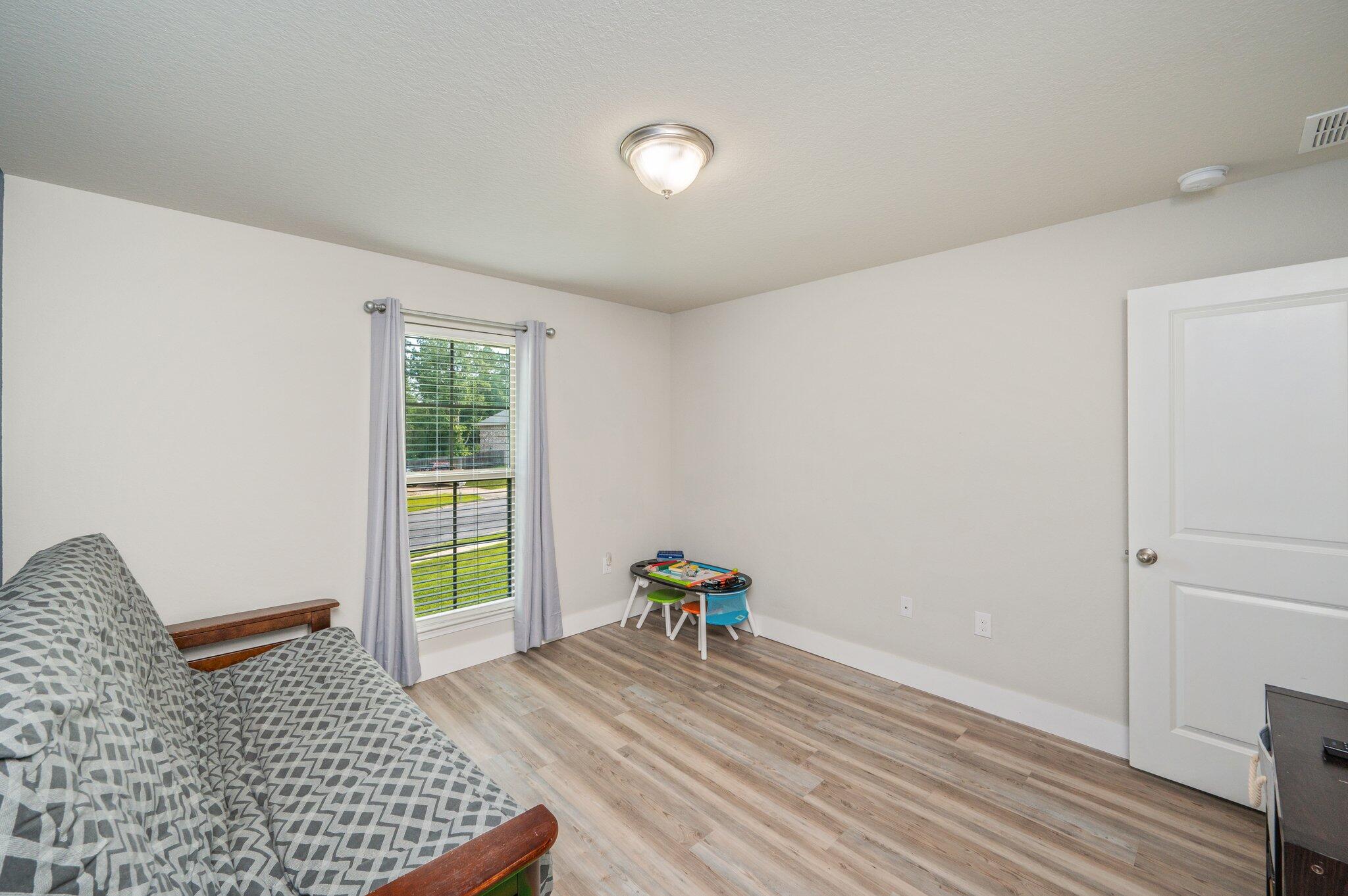 FOX VALLEY PH II LOT 5 BLK M - Residential
