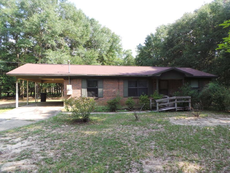 This country style home sits on 1 acre in Holt with lots of oak trees! Large backyard with a yard building. Open floor plan, kitchen with lots of cabinets, large laundry room with shelving, and etc. Call today to view this home!