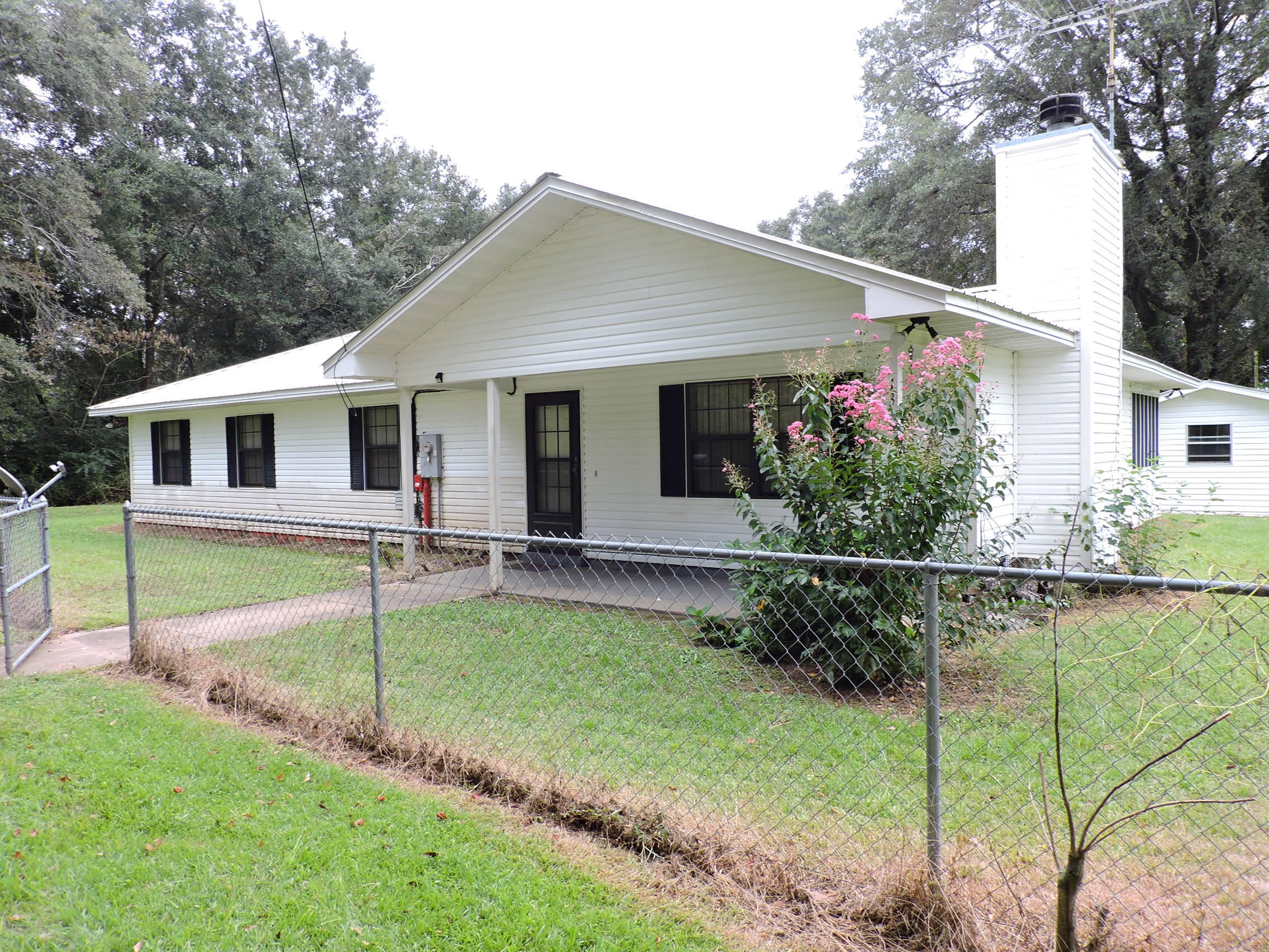 Lovely well kept home, move in ready! Inside of home has been freshly painted. Home has a wood burning fireplace, propane gas stove, tile and laminate flooring. Home has street access from front and back of property. There is a mature fig tree located on property. There is also a screened in back porch. Home is wheelchair accessible.