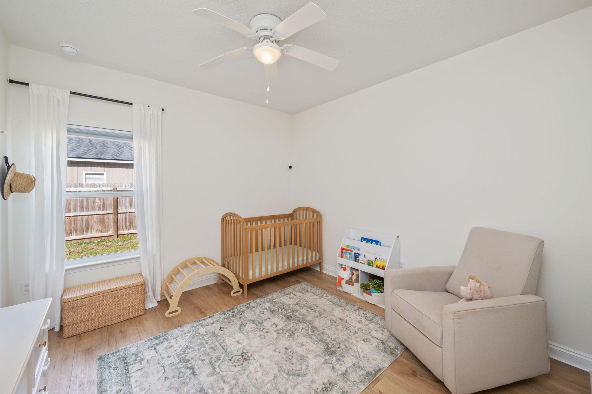 QUIET OAKS - Residential