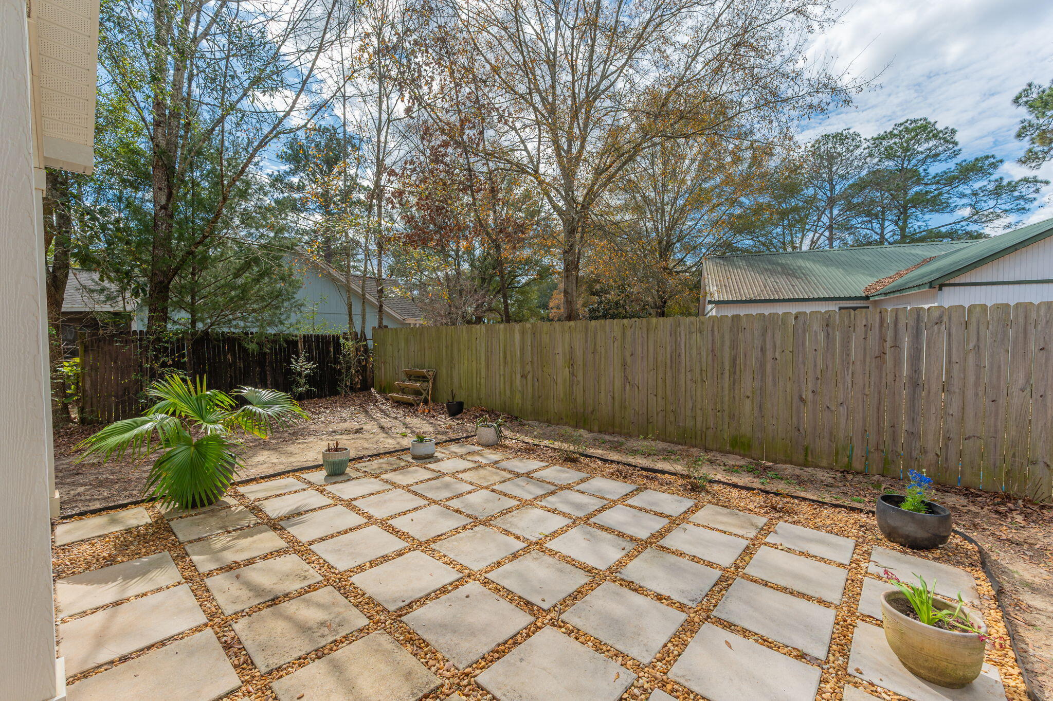 QUIET OAKS - Residential