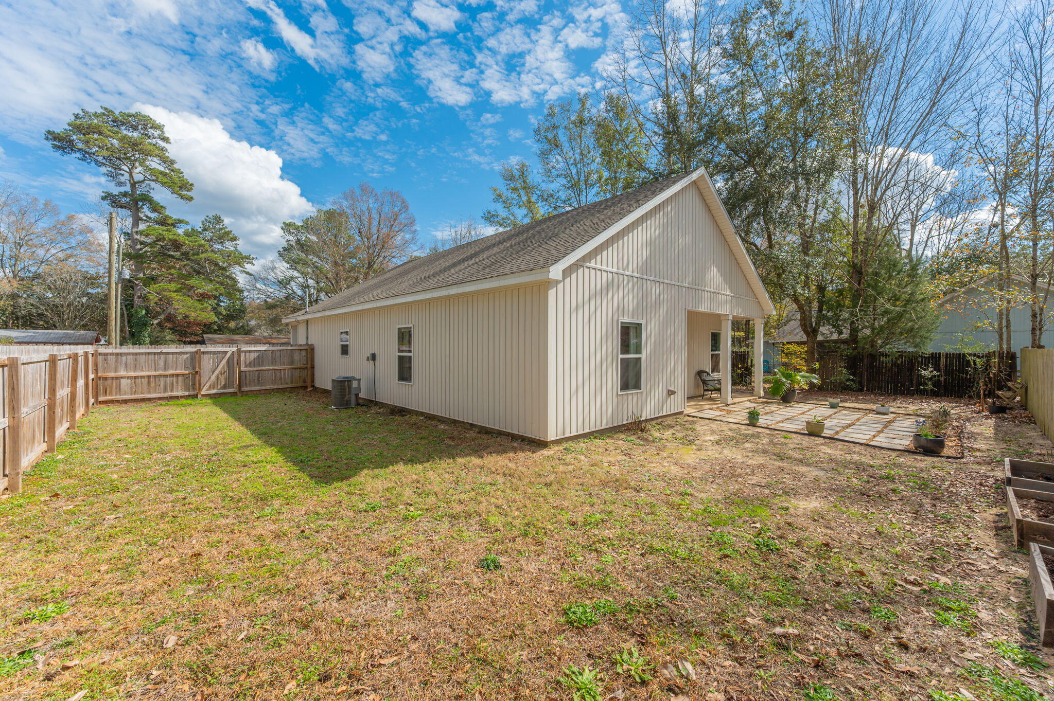 QUIET OAKS - Residential