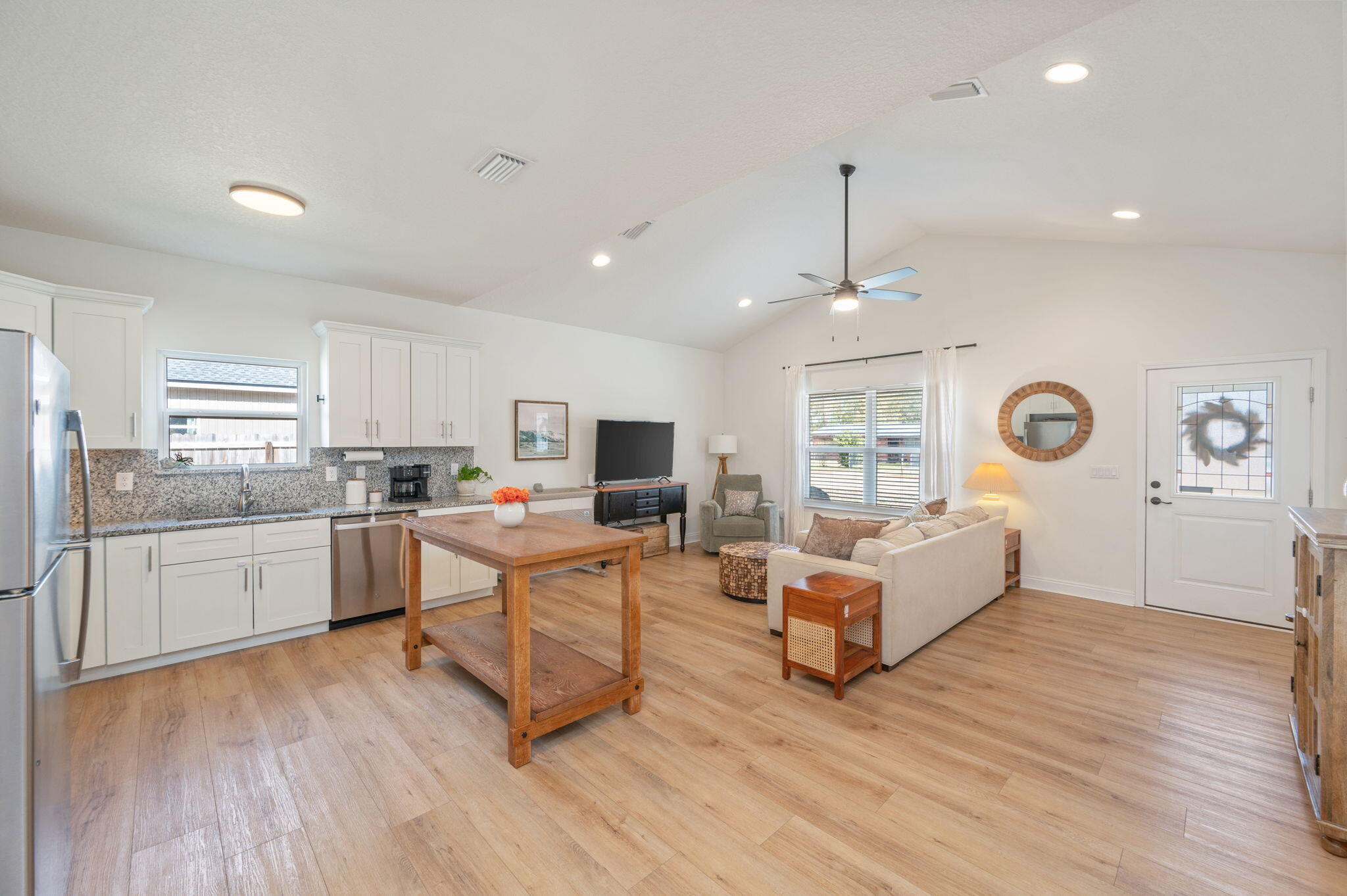 QUIET OAKS - Residential