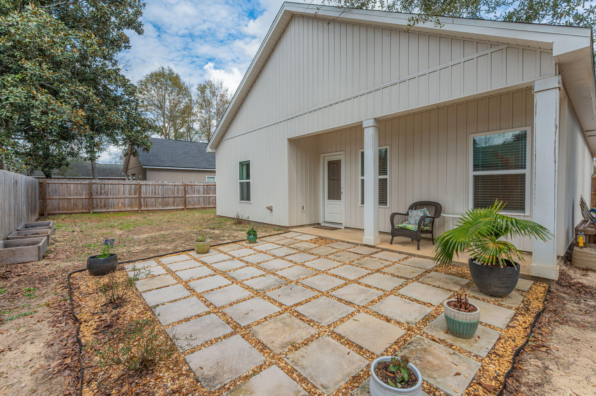 QUIET OAKS - Residential