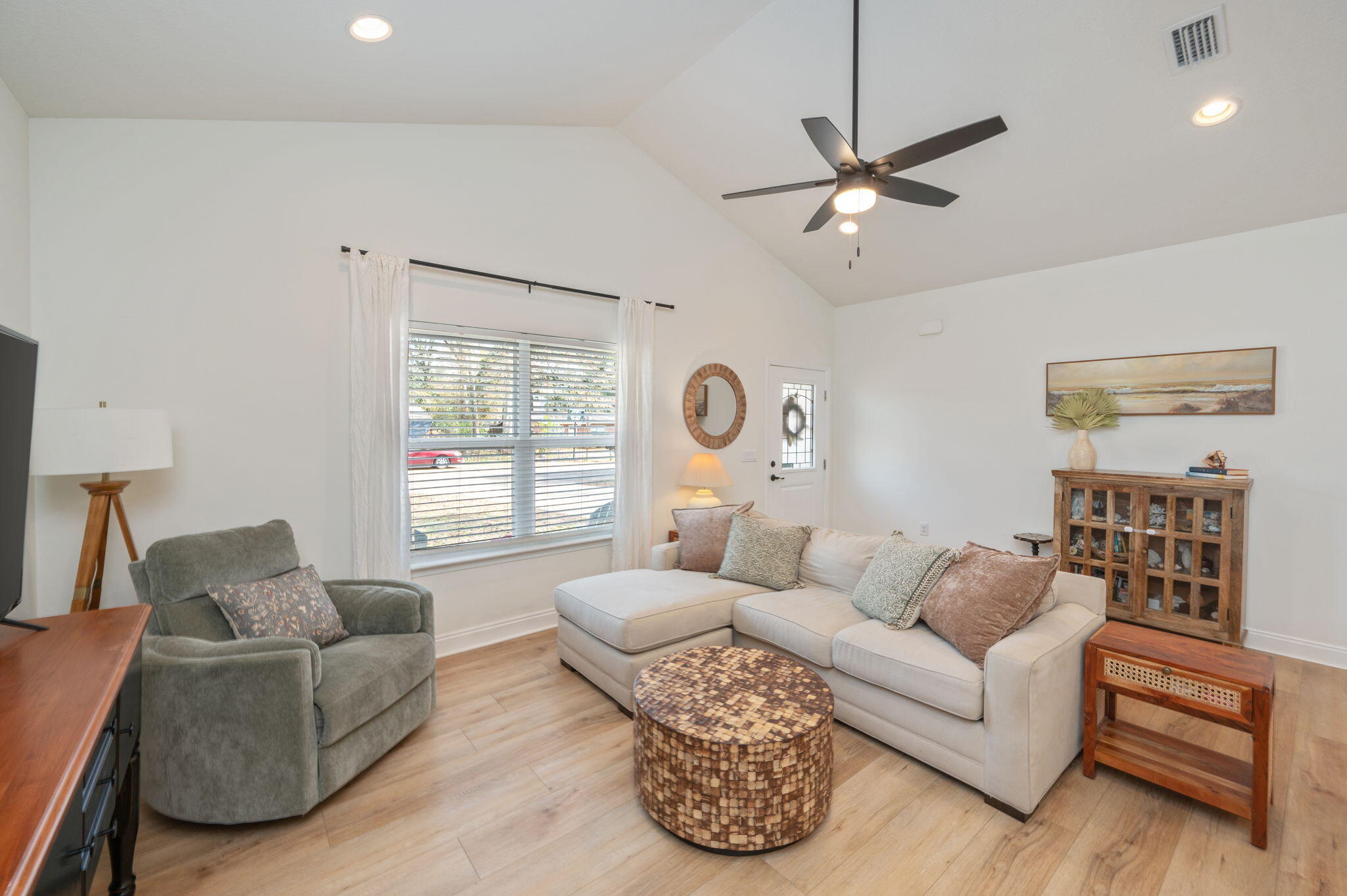 QUIET OAKS - Residential