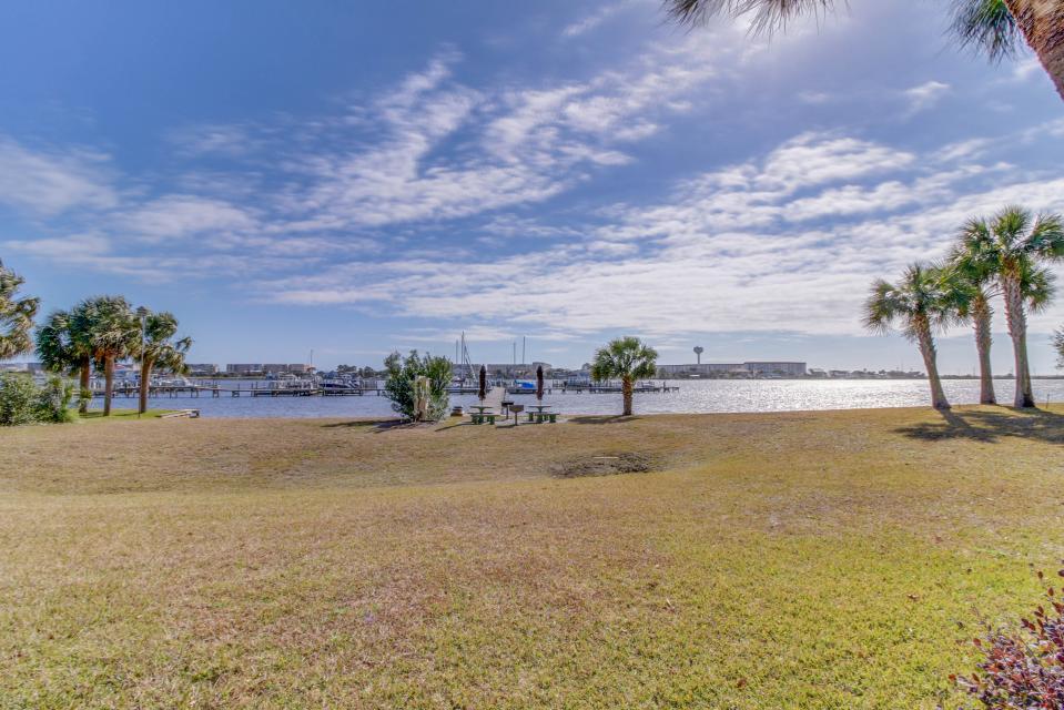 PIRATES BAY PH 1 - Residential