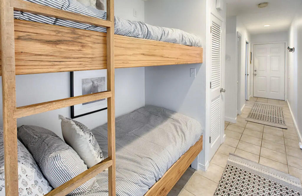 SUMMER BREEZE CONDO - Residential