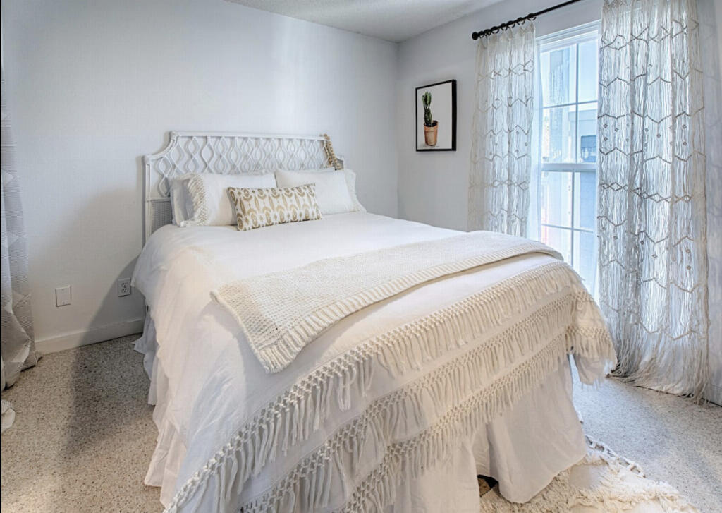 SUMMER BREEZE CONDO - Residential