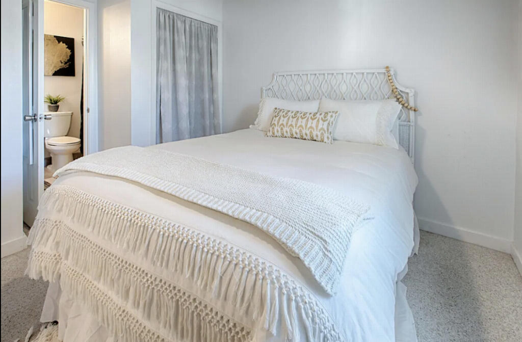 SUMMER BREEZE CONDO - Residential