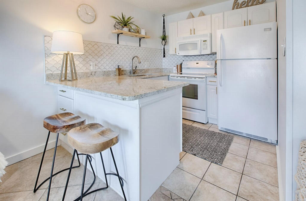 SUMMER BREEZE CONDO - Residential