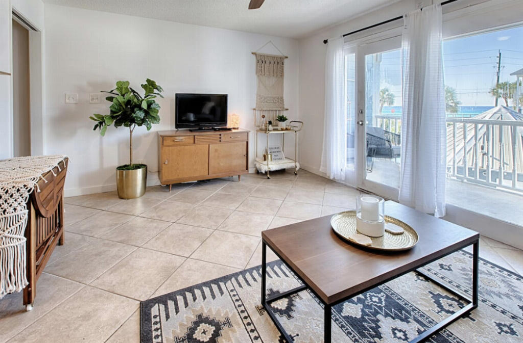 SUMMER BREEZE CONDO - Residential