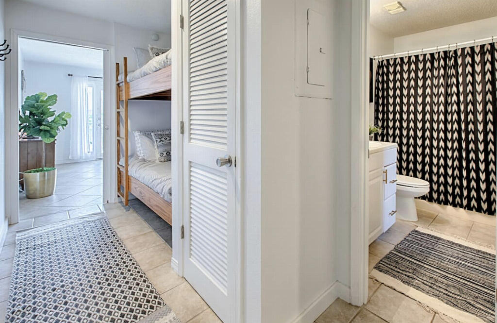 SUMMER BREEZE CONDO - Residential