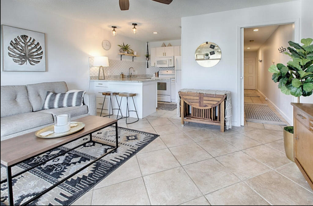 SUMMER BREEZE CONDO - Residential