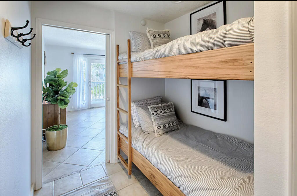 SUMMER BREEZE CONDO - Residential