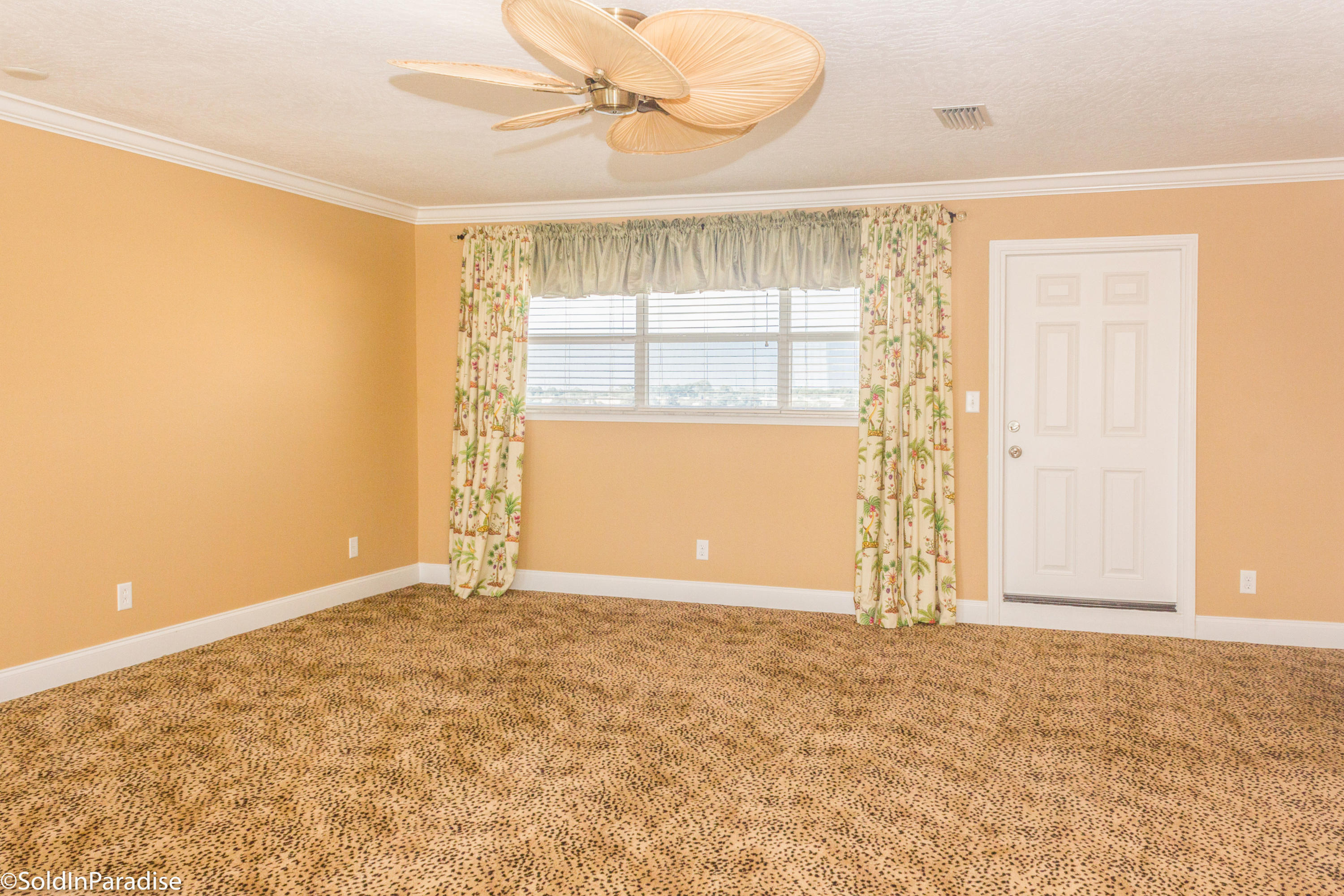 SANDSPUR CONDO - Residential