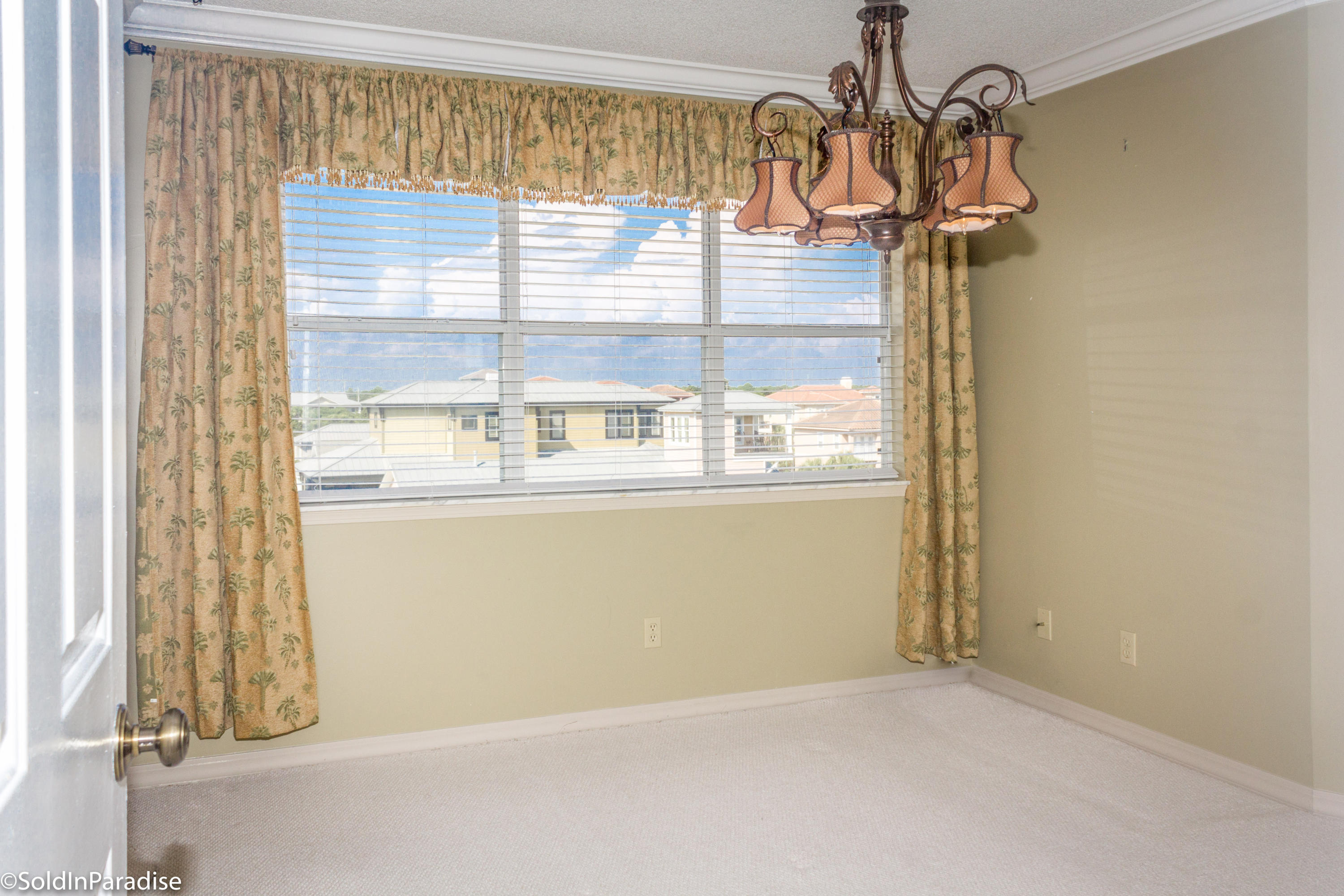 SANDSPUR CONDO - Residential