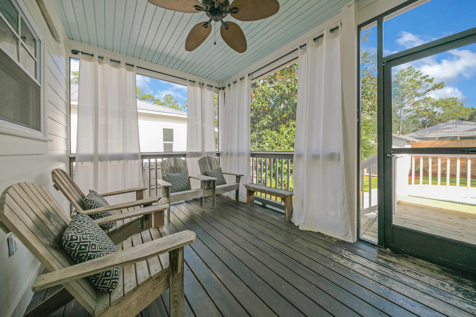 MAGNOLIA BEACH - Residential