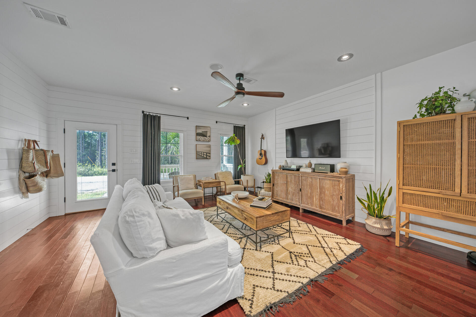 MAGNOLIA BEACH - Residential