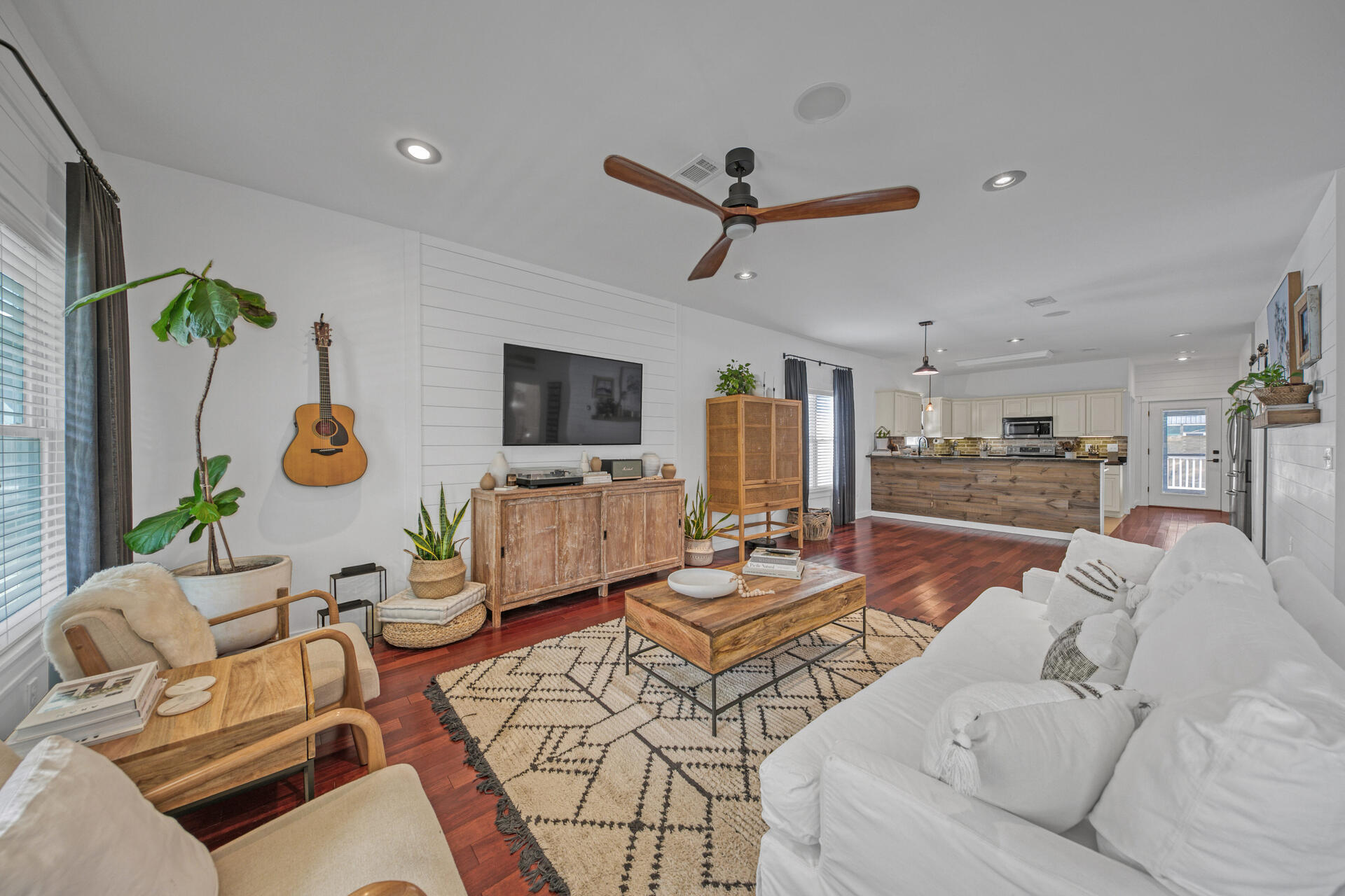 MAGNOLIA BEACH - Residential