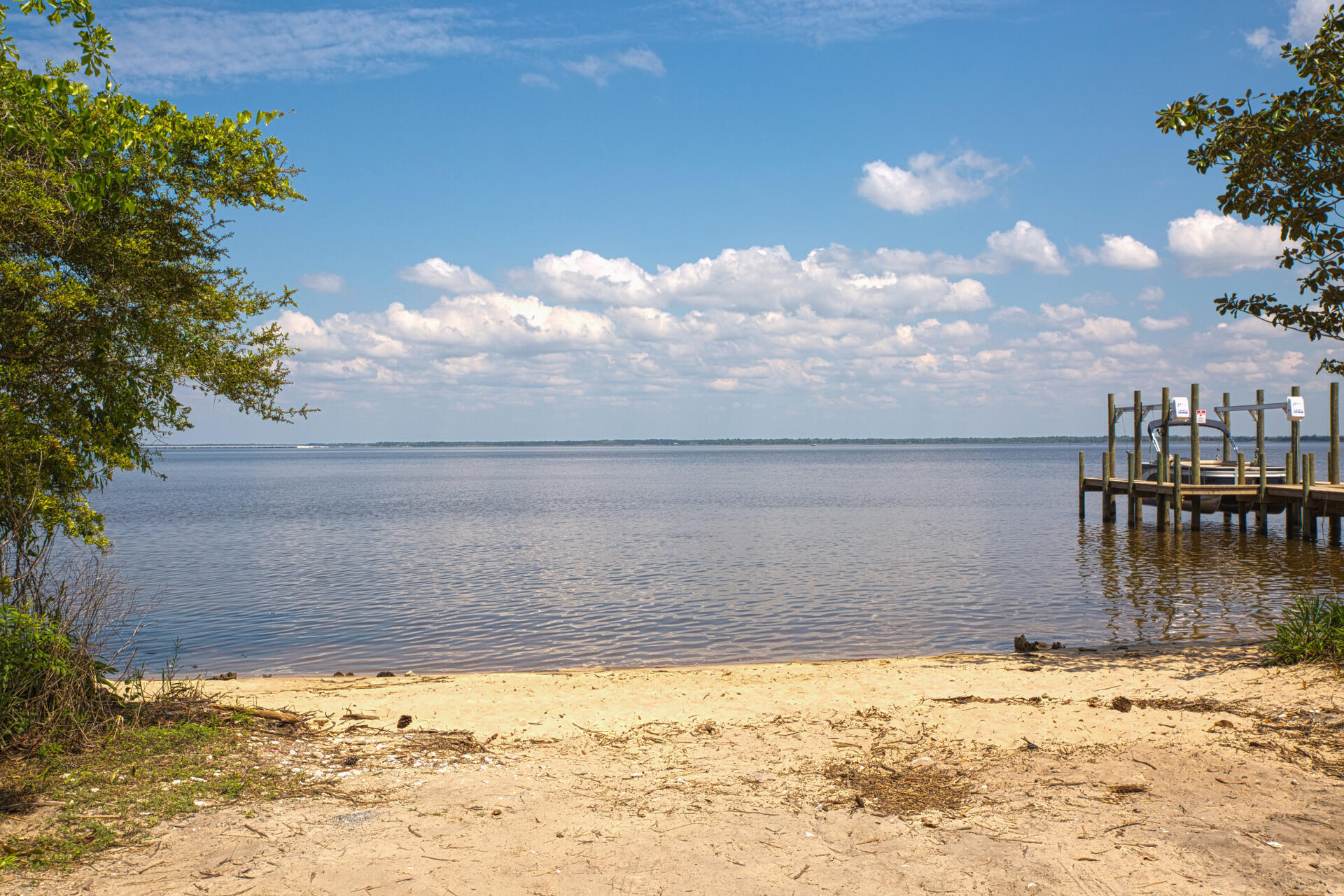 MAGNOLIA BEACH - Residential