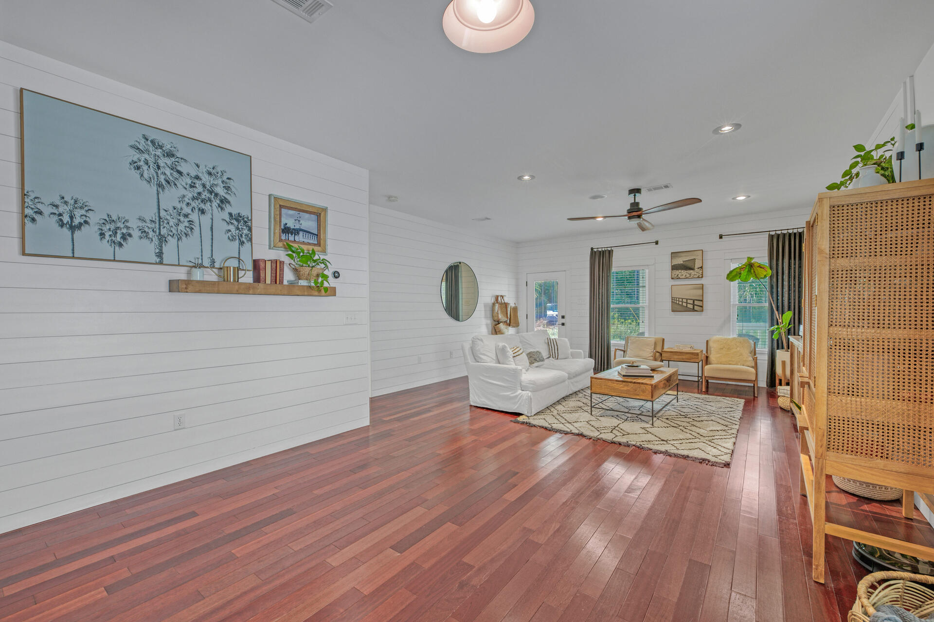 MAGNOLIA BEACH - Residential