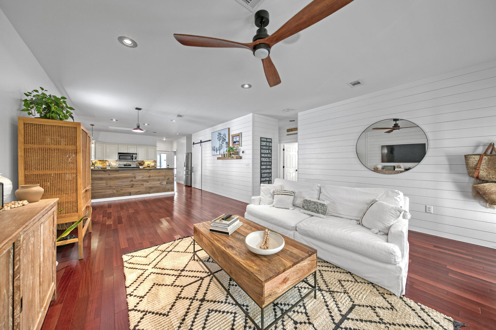 MAGNOLIA BEACH - Residential