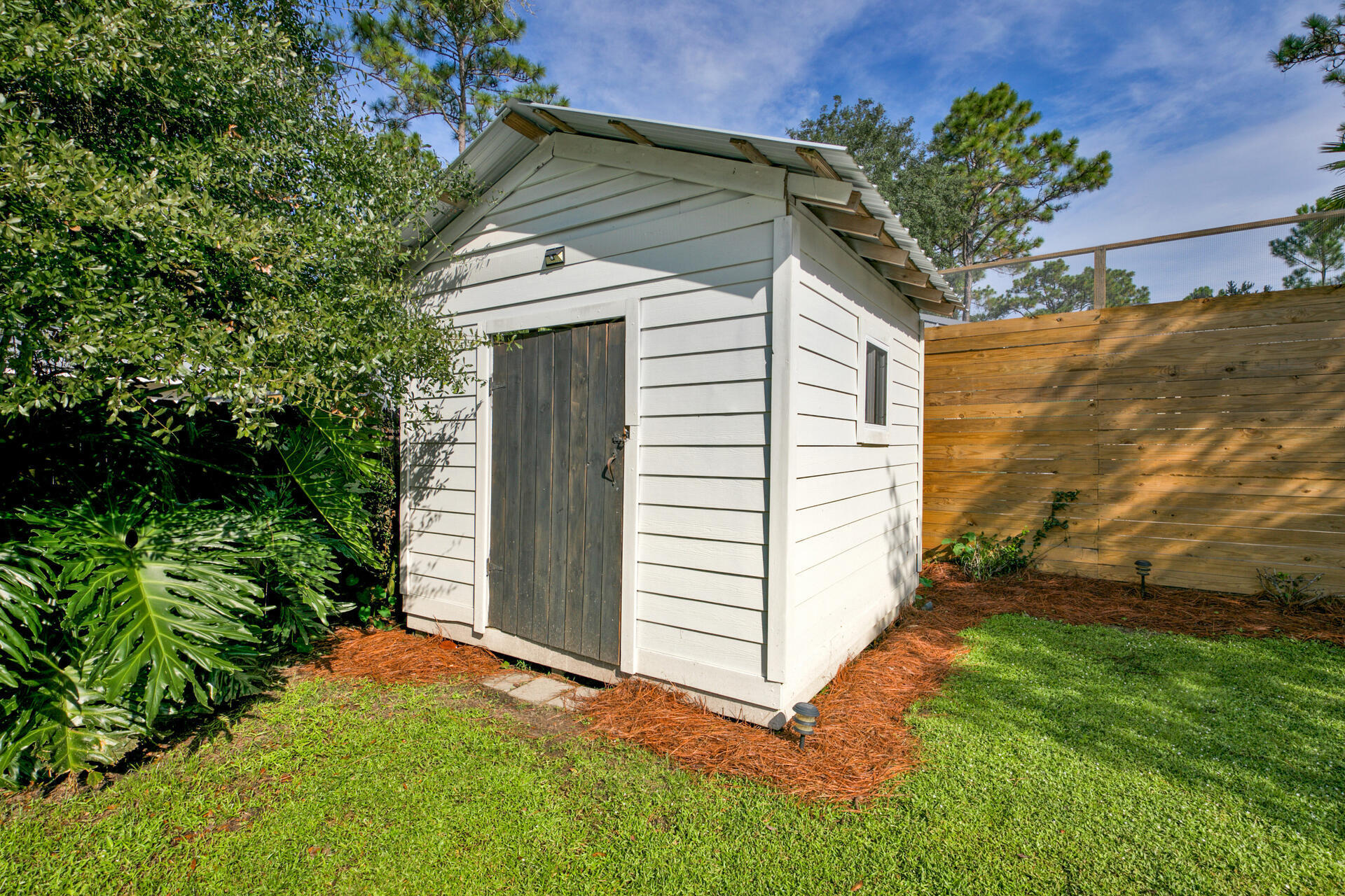 MAGNOLIA BEACH - Residential